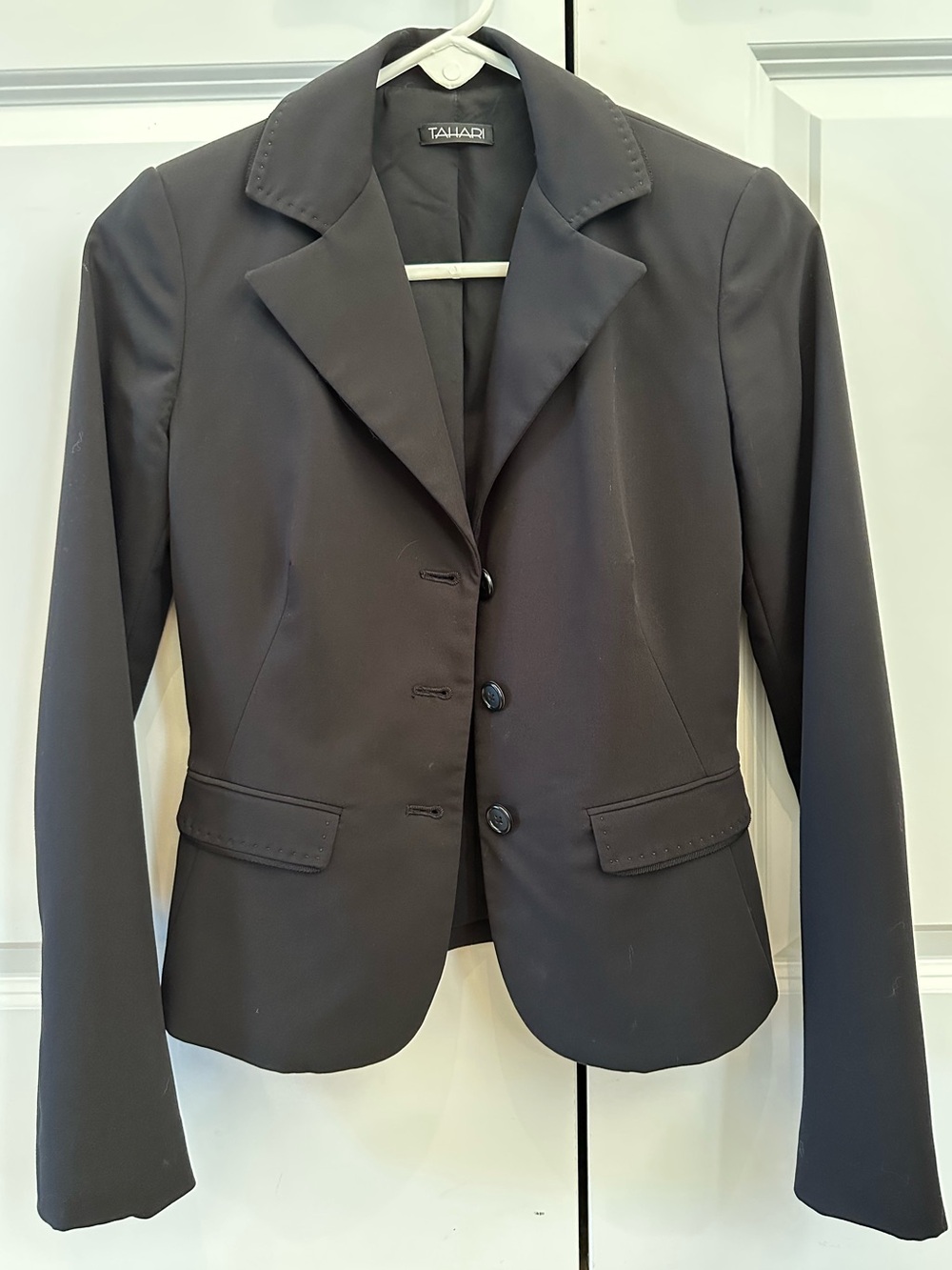Tahari Women's Black Fitted Notch-Lapel Blazer